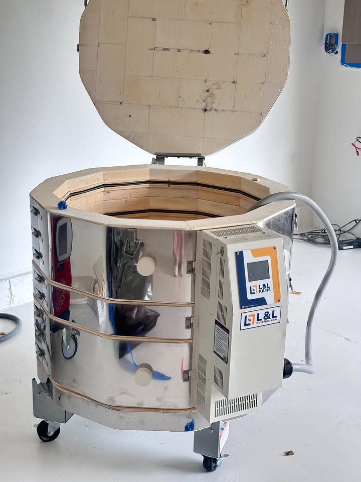 L&L e28-m 3 kiln with VentSure Controller